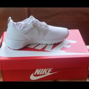 Brand New White Nike Roshe’s